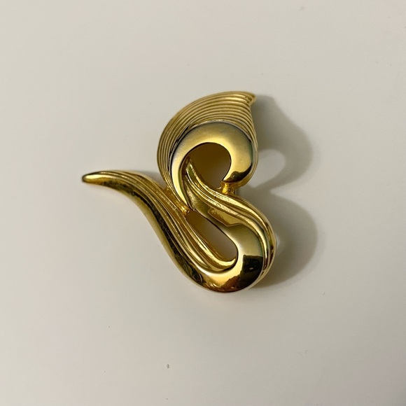 Golf Tone Swirl Ribbon Pin Brooch - Picture 2 of 15